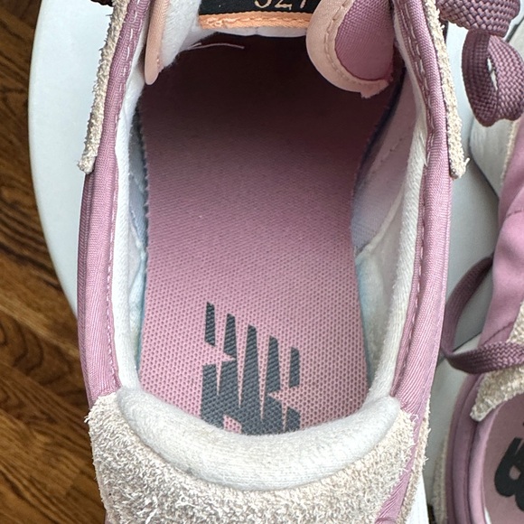 New Balance Women's 327 Sneakers Size 8.5 - Picture 14 of 16